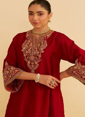 Red embroidered silk kurta set With Dupatta 5