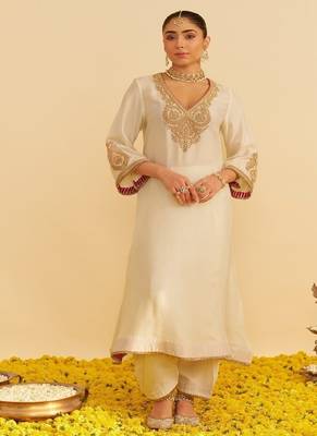 Ivory embroidered silk kurta set With Dupatta 3