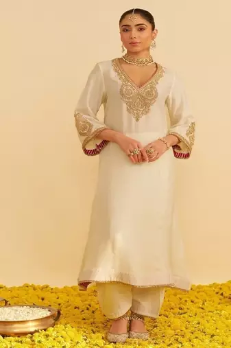 Ivory embroidered silk kurta set With Dupatta