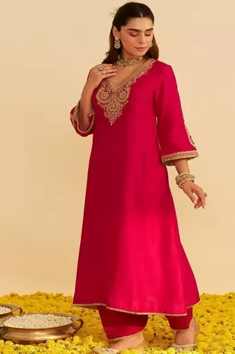 Hot pink embroidered silk kurta set With Dupatta