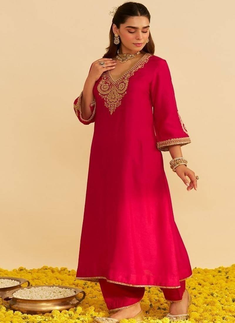 Hot pink embroidered silk kurta set With Dupatta
