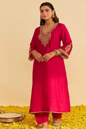 Hot pink embroidered silk kurta set With Dupatta