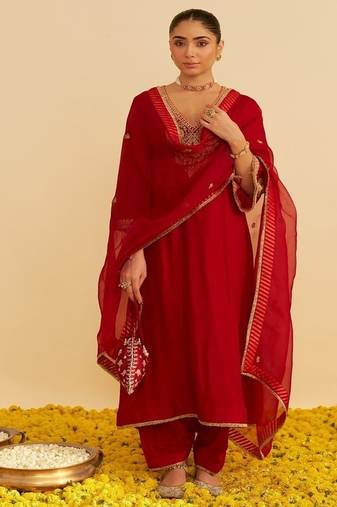 Red embroidered silk kurta set With Dupatta