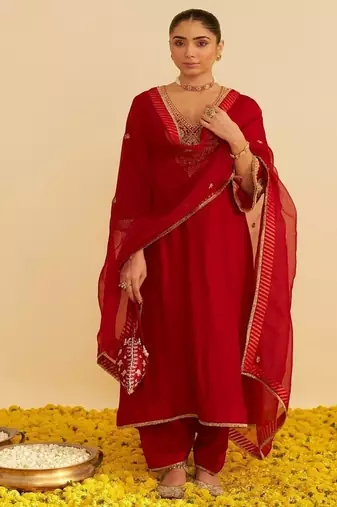 Red embroidered silk kurta set With Dupatta