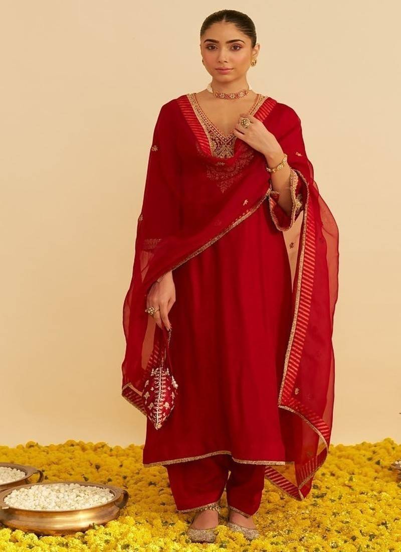 Red embroidered silk kurta set With Dupatta