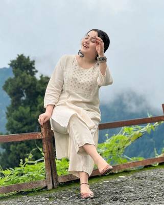 Geometric Yoke Design Pure Cotton Kurta With Trousers 4