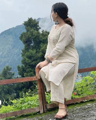 Geometric Yoke Design Pure Cotton Kurta With Trousers 5