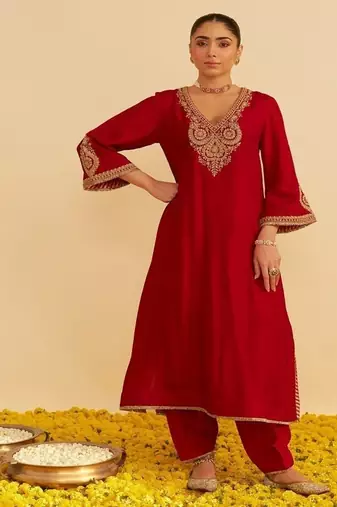Red embroidered silk kurta set With Dupatta