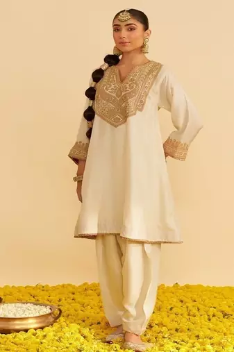 Ivory embroidered silk kurta set With Dupatta