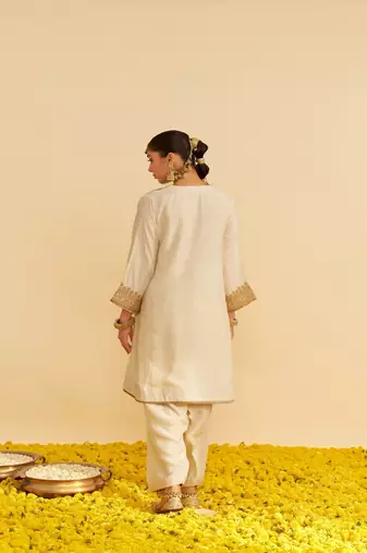 Ivory embroidered silk kurta set With Dupatta