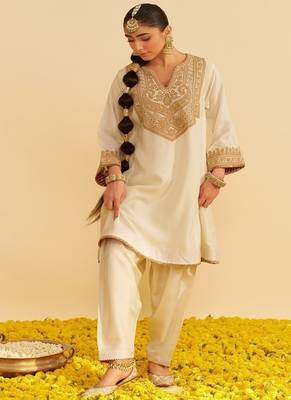 Ivory embroidered silk kurta set With Dupatta 5