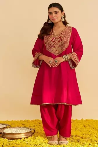Hot pink embroidered silk kurta set With Dupatta