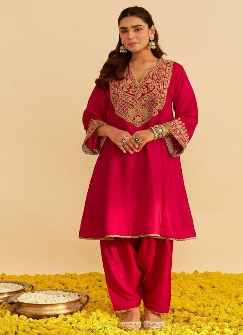 Hot pink embroidered silk kurta set With Dupatta