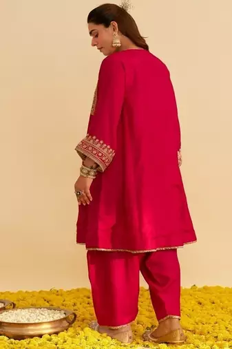 Hot pink embroidered silk kurta set With Dupatta