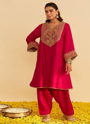 Hot pink embroidered silk kurta set With Dupatta 5