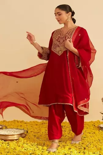 Red embroidered silk kurta set With Dupatta