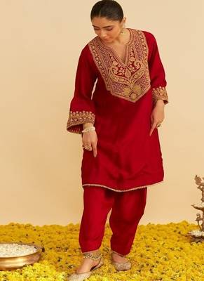 Red embroidered silk kurta set With Dupatta 3