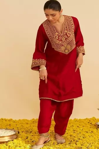 Red embroidered silk kurta set With Dupatta