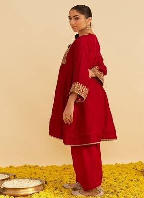 Red embroidered silk kurta set With Dupatta 5