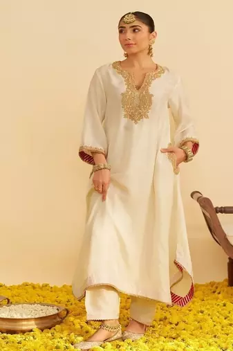 Ivory embroidered silk kurta set With Dupatta