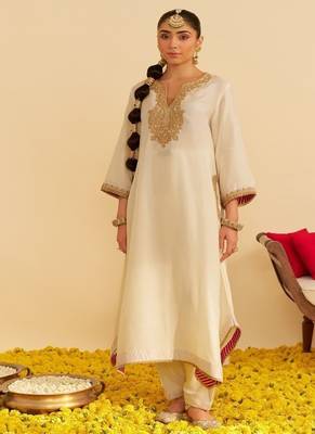 Ivory embroidered silk kurta set With Dupatta 3