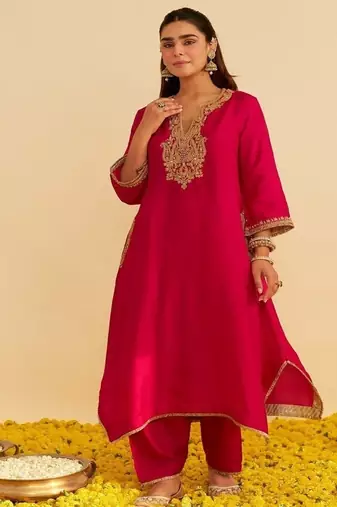 Hot pink embroidered silk kurta set With Dupatta
