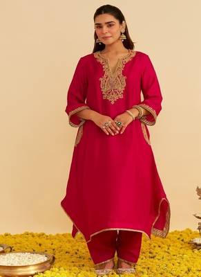 Hot pink embroidered silk kurta set With Dupatta 2