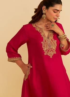Hot pink embroidered silk kurta set With Dupatta 4