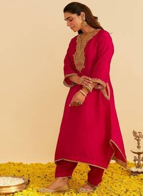 Hot pink embroidered silk kurta set With Dupatta 5