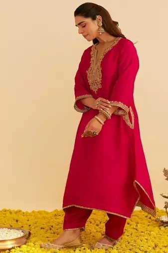 Hot pink embroidered silk kurta set With Dupatta