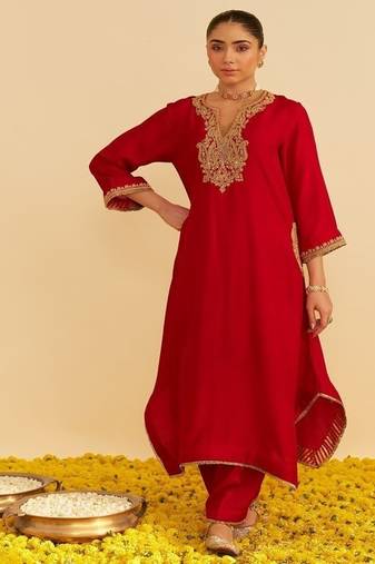 Red embroidered silk kurta set With Dupatta