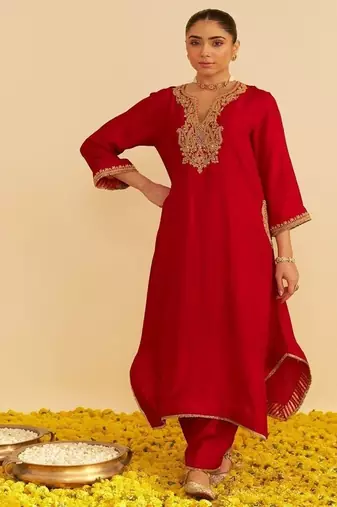 Red embroidered silk kurta set With Dupatta