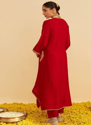 Red embroidered silk kurta set With Dupatta 3