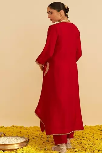 Red embroidered silk kurta set With Dupatta