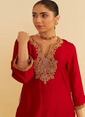 Red embroidered silk kurta set With Dupatta 4