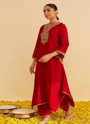 Red embroidered silk kurta set With Dupatta 5