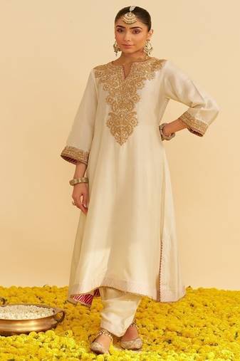 Ivory embroidered silk kurta set With Dupatta