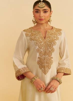 Ivory embroidered silk kurta set With Dupatta 2