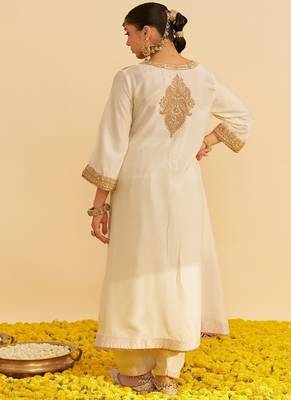 Ivory embroidered silk kurta set With Dupatta 5