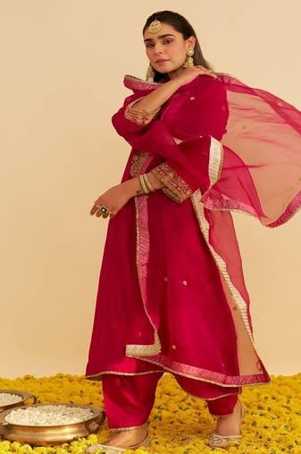 Hot pink embroidered silk kurta set With Dupatta