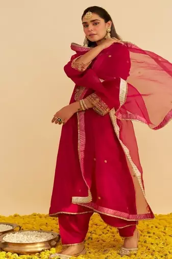 Hot pink embroidered silk kurta set With Dupatta