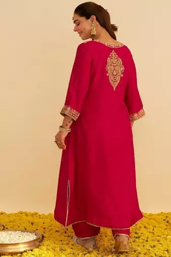 Hot pink embroidered silk kurta set With Dupatta