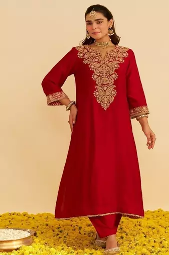 Red embroidered silk kurta set With Dupatta