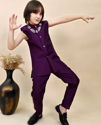 Boys wine silk blend zigzag jacquard embroidered sherwani set 5