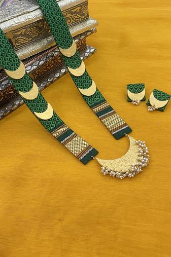 Green chandracor, long necklace