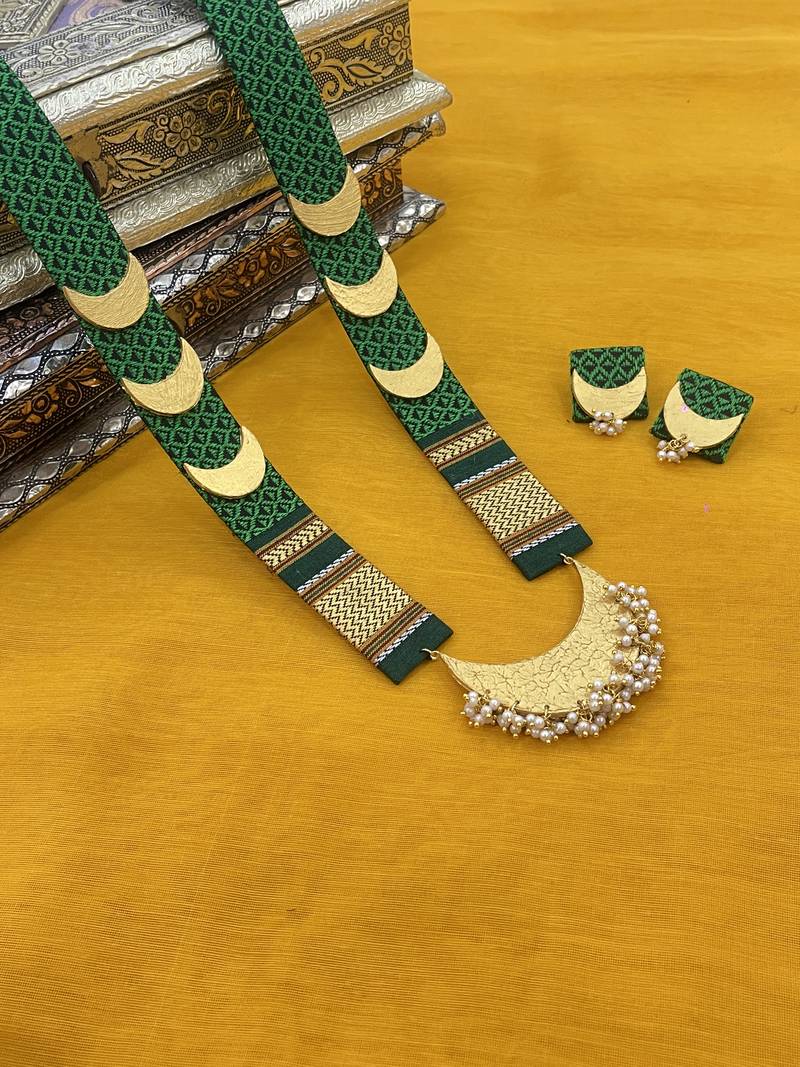 Green chandracor, long necklace