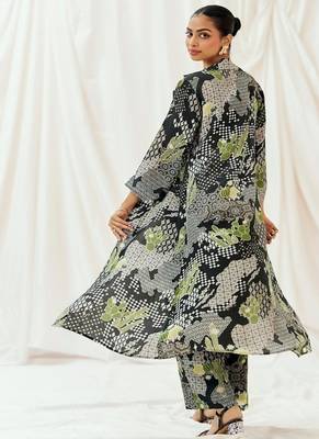 Black printed crepe jacket set 2
