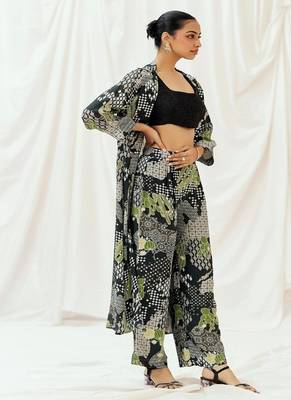 Black printed crepe jacket set 4
