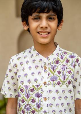 White cotton printed shirt for boys 4