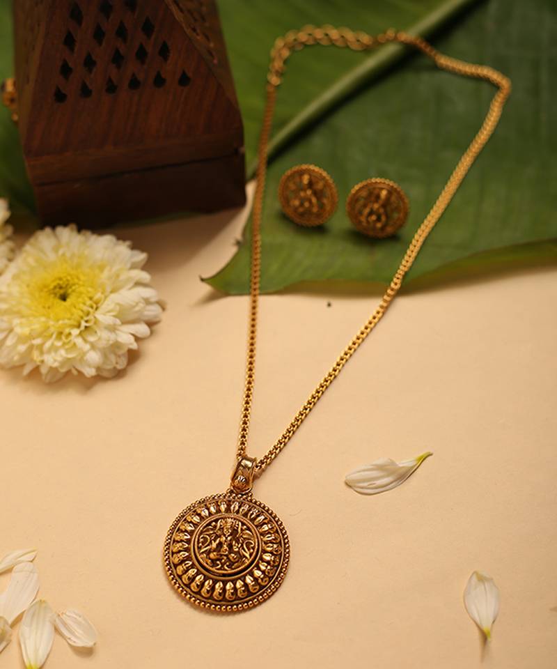 Gold plated temple pendant necklace set
